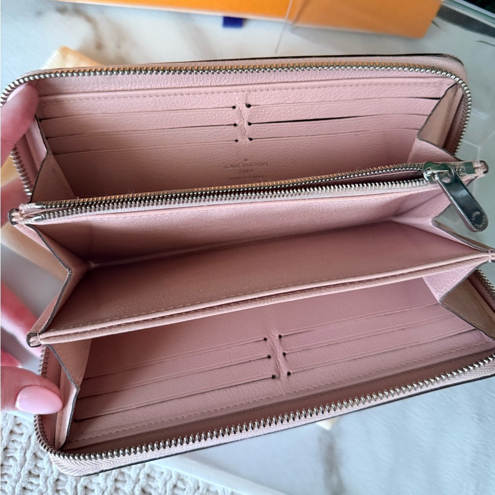 Louis Vuitton Pink Mahina Monogram Zipped Continental Wallet Authentic - Picture 8 of 10
